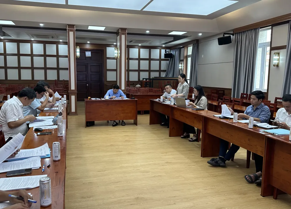 Working Group 1645 works with investors of commercial housing projects to remove obstacles in granting pink books. Photo: THANH HIEN