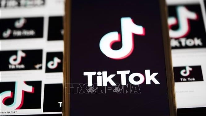 휴대폰 화면의 TikTok 앱 아이콘. (사진: THX/TTXVN)