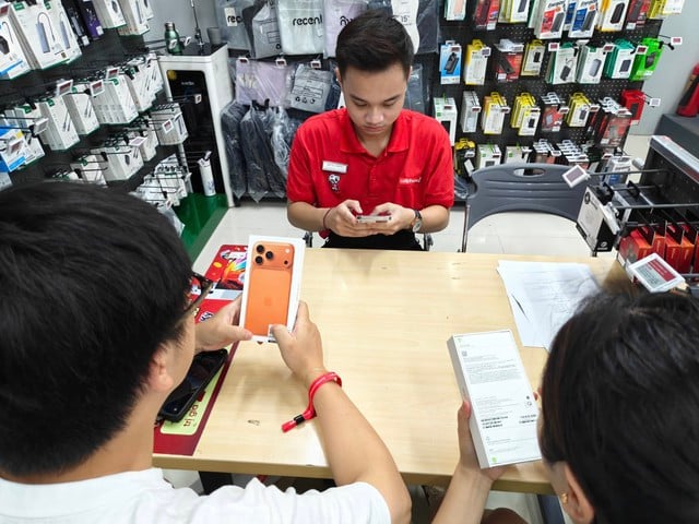 Bán iPhone 17 sớm, người Việt vẫn phải mua giá như thời xách tay - Ảnh 2.