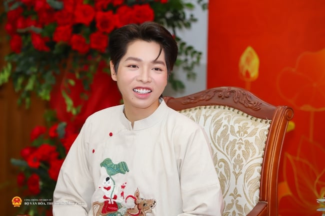 Ca sĩ Đức Phúc - Quán quân cuộc thi Âm nhạc quốc tế Intervision 2025 nhận bằng khen của Thủ tướng Chính phủ - Ảnh 3.