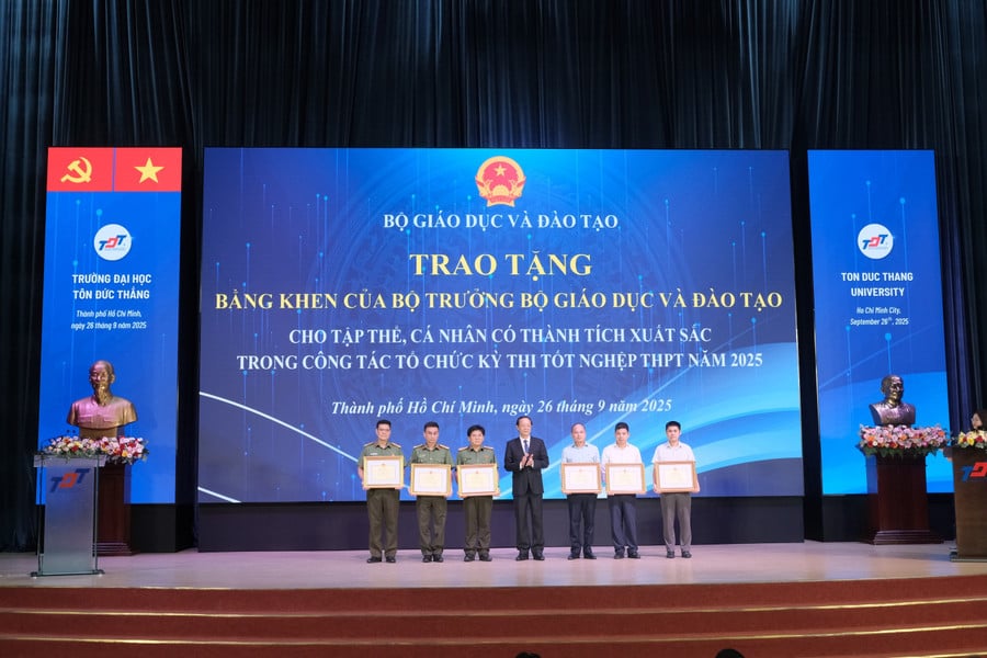 khen-thuong.jpg