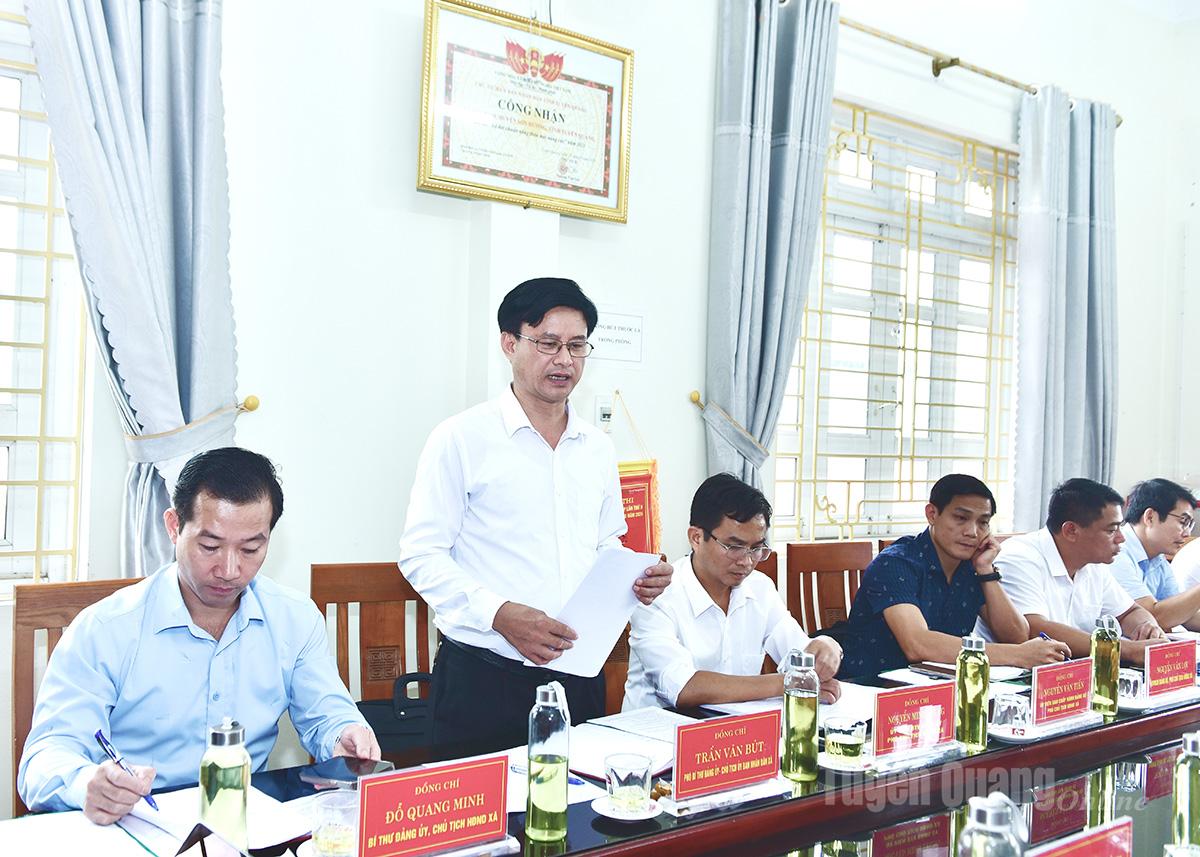 ថ្នាក់ដឹកនាំគណៈកម្មាធិការប្រជាជនឃុំ Son Thuy បានរាយការណ៍ពីការលំបាក និងបញ្ហាក្នុងការអនុវត្តគំរូរដ្ឋាភិបាលមូលដ្ឋាន ២ កម្រិត ព្រមទាំងបានផ្តល់អនុសាសន៍ និងសំណើជូនរដ្ឋាភិបាលមជ្ឈឹម និងខេត្ត។
