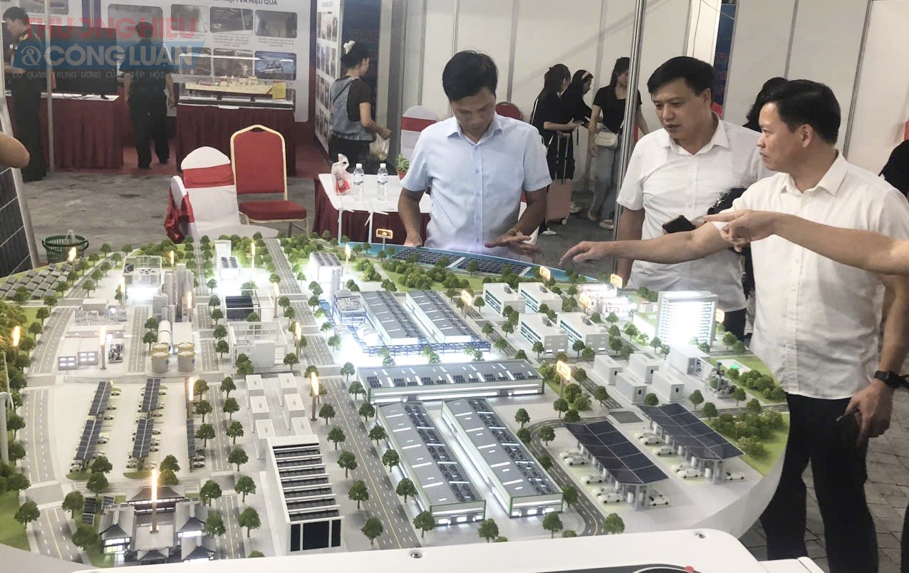 ប្រតិភូទស្សនាស្តង់។