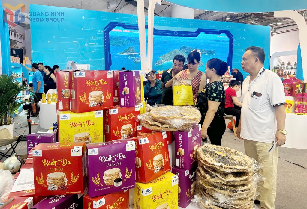 People shop at the OCOP product booth.