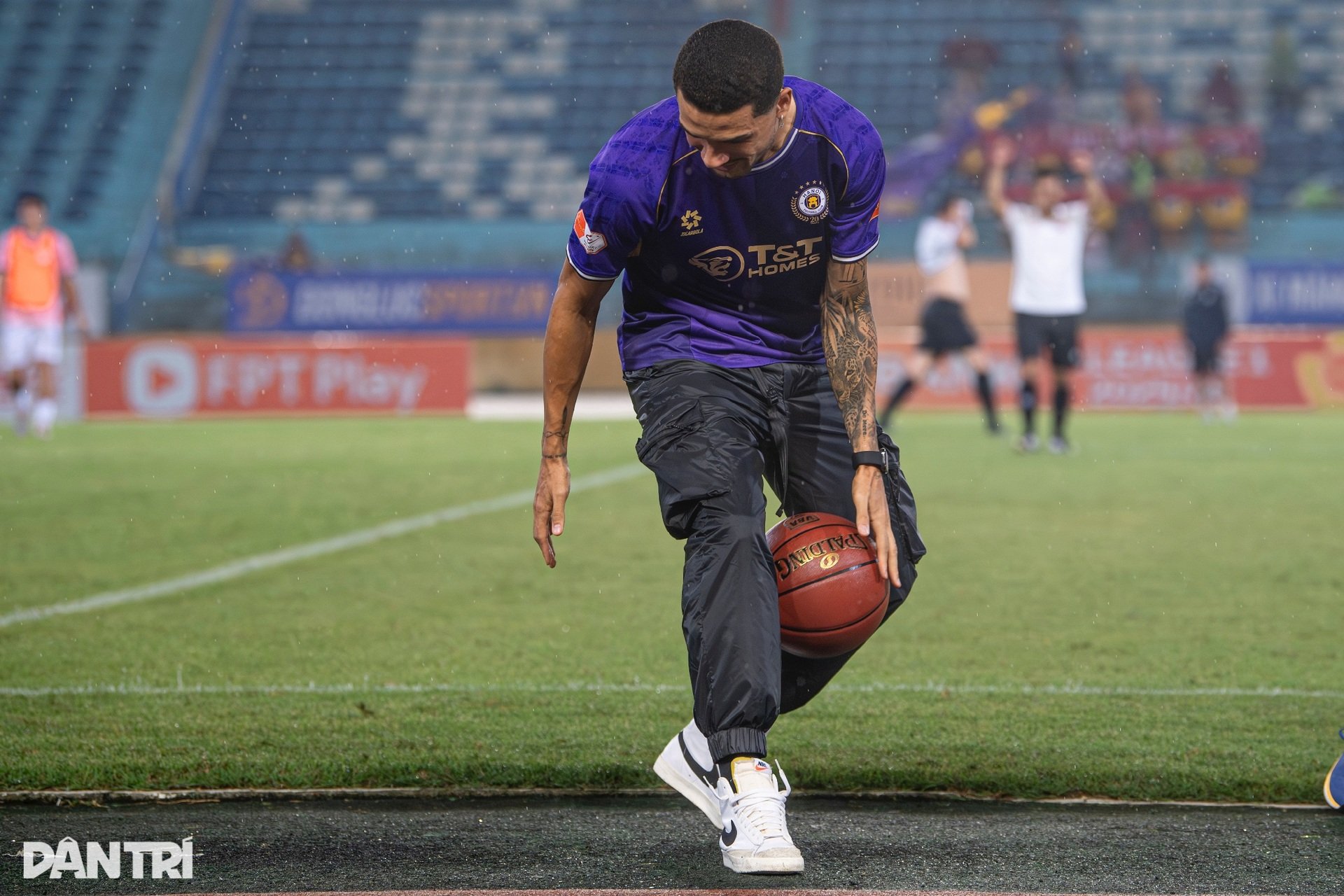 Màn giao lưu bóng đá - bóng rổ độc đáo giữa Hà Nội FC và Hanoi Buffaloes - 7