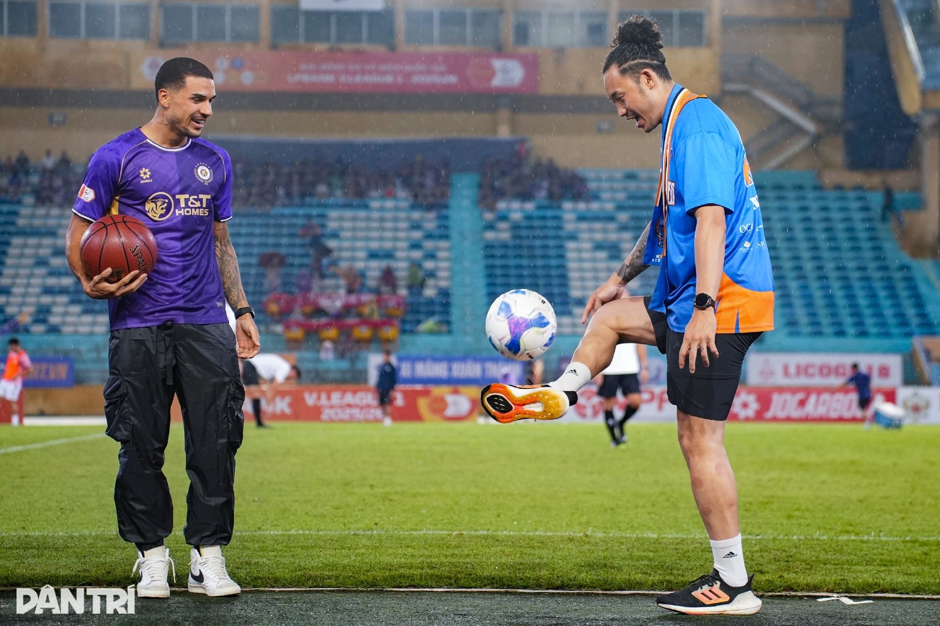 Màn giao lưu bóng đá - bóng rổ độc đáo giữa Hà Nội FC và Hanoi Buffaloes - 10