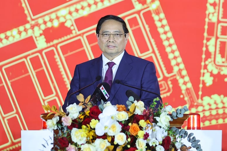 The Prime Minister requested project investors to promote the motto of fast, green, and sustainable development - Photo: VGP/Nhat Bac