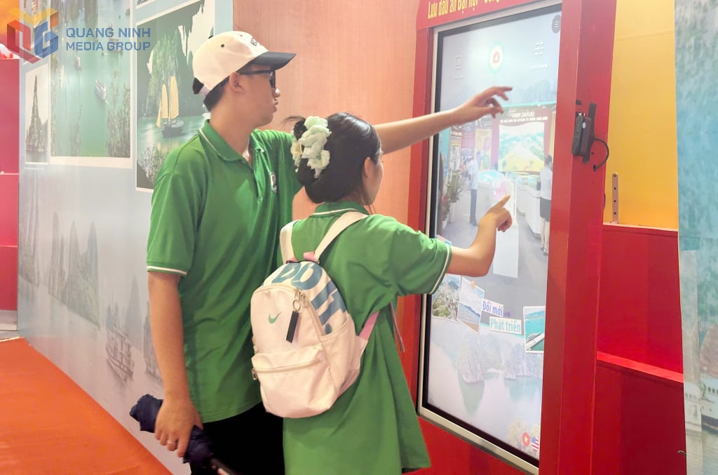 Experience automatic photography technology at the exhibition.