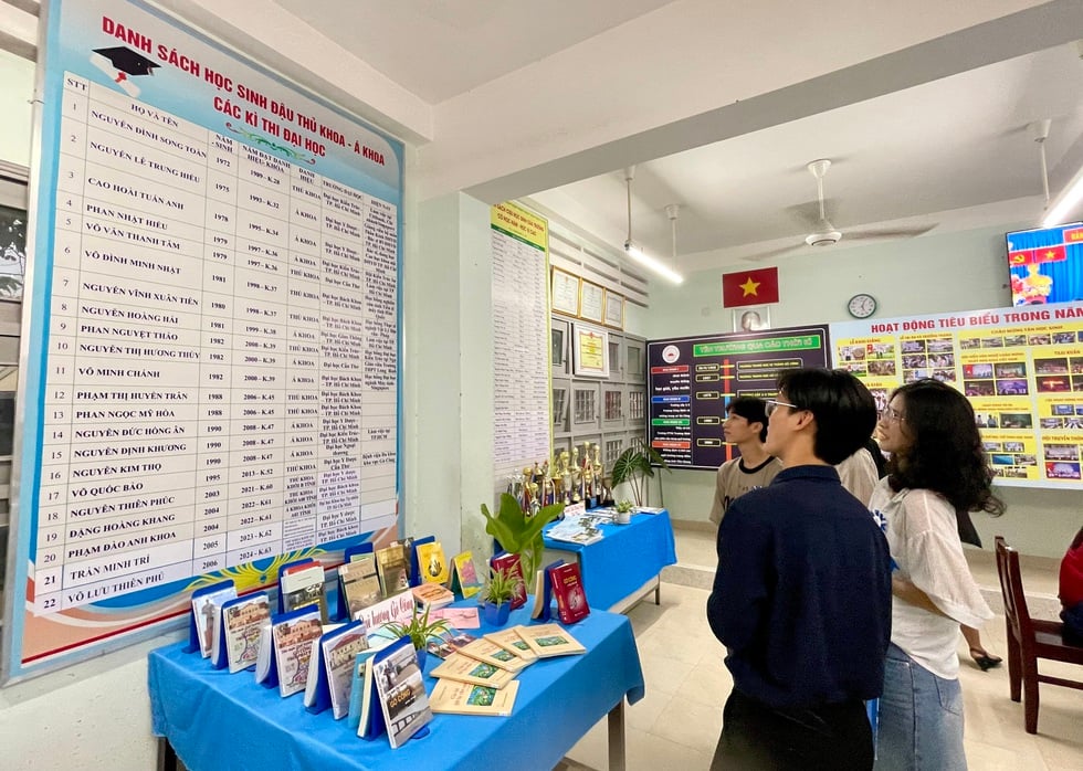 Thượng tướng Nguyễn Trọng Nghĩa dự lễ kỷ niệm ngôi trường 7 thập kỷ
- Ảnh 4.
