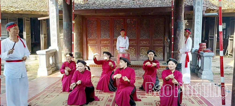 ក្រុមសហករណ៍សេវាកម្មទេសចរណ៍សហគមន៍ Hung Lo រួមចំណែកថែរក្សា និងផ្សព្វផ្សាយវប្បធម៌នៃទឹកដីដូនតា