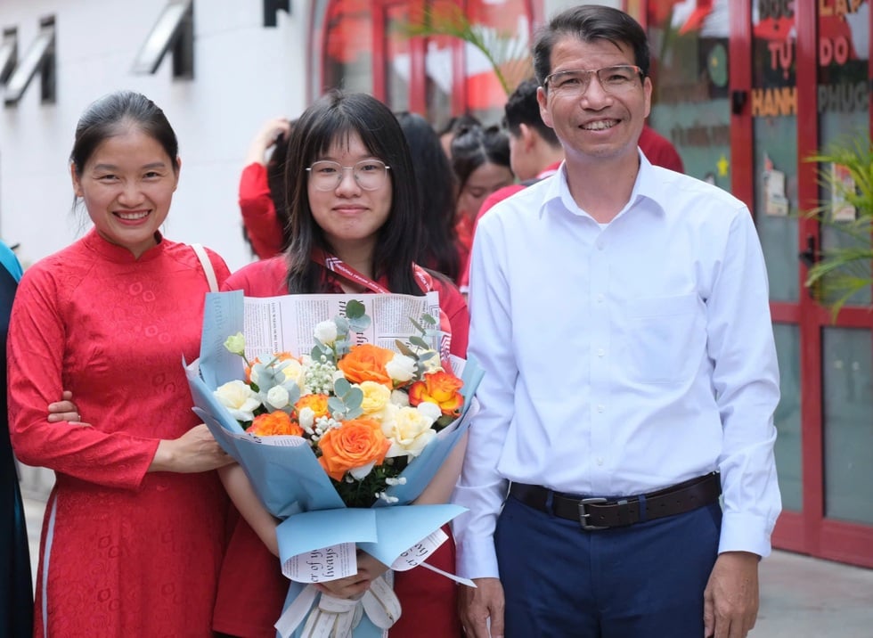 Shy female student achieves SAT score in top 1% globally, double valedictorian - 2