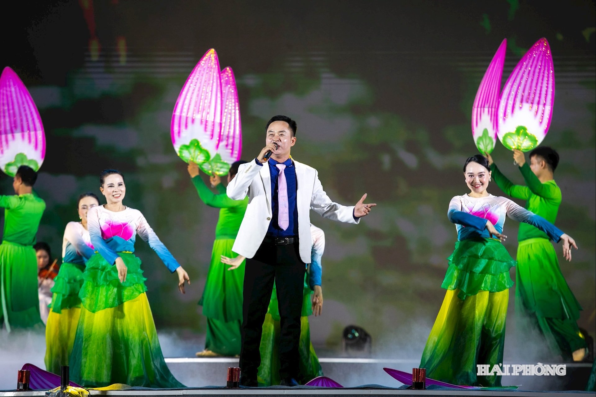 chuong-trinh-nghe-thuat-2.jpg
