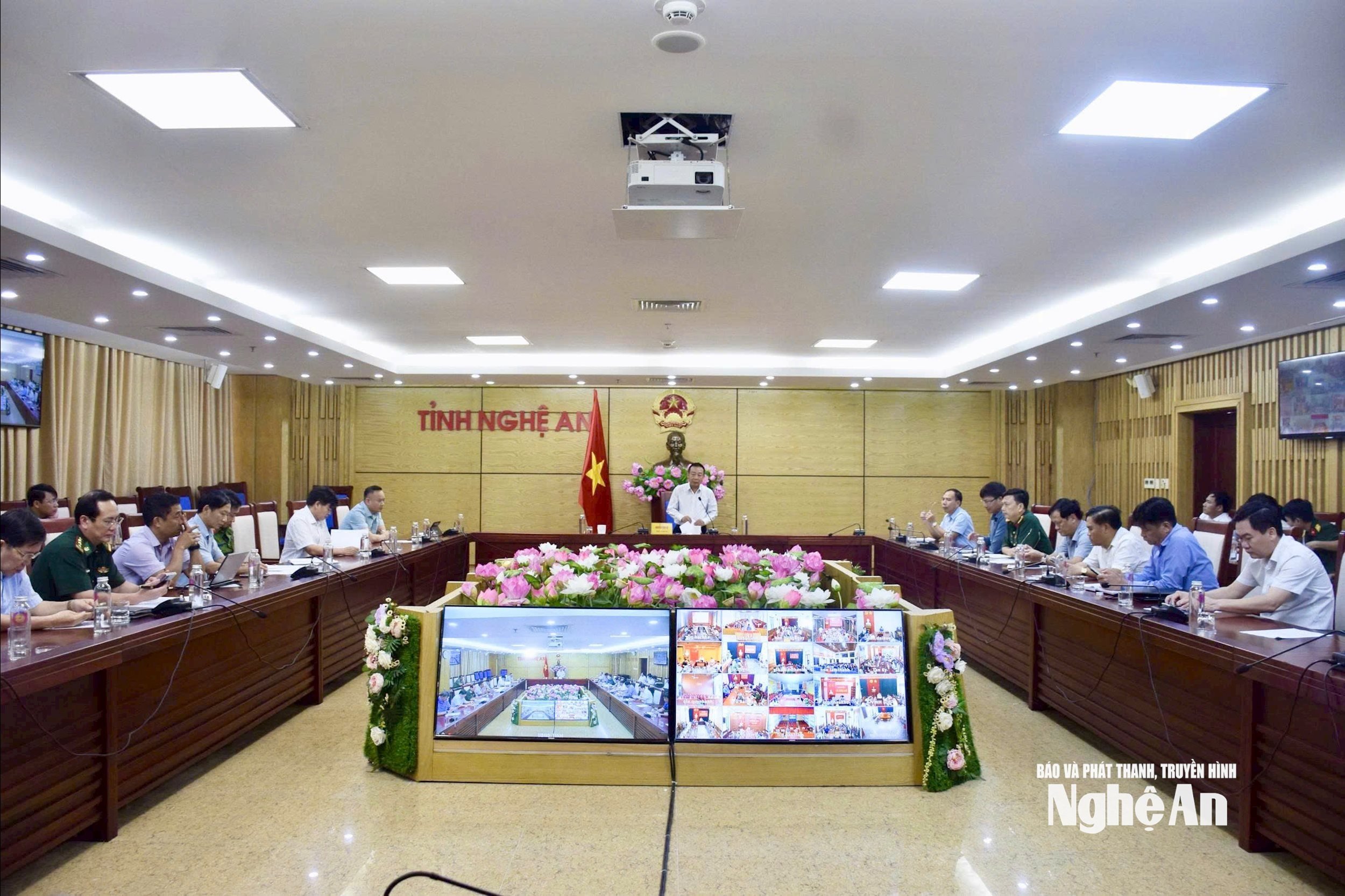 Toàn cảnh cuộc họp trực tuyến sáng nay 27/9. Ảnh: Phú Hươn