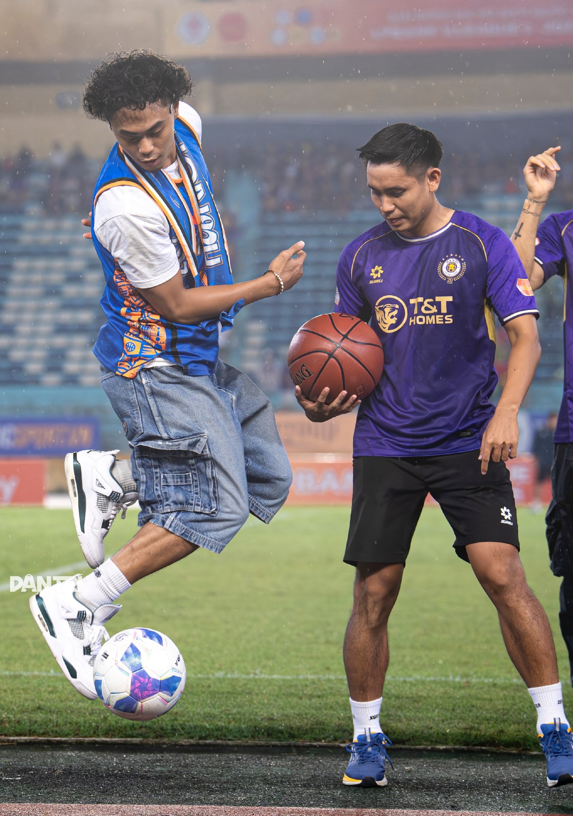 Màn giao lưu bóng đá - bóng rổ độc đáo giữa Hà Nội FC và Hanoi Buffaloes - 8