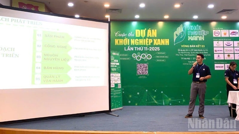 Thí sinh thuyết trình tại cuộc thi “Cuộc thi Khởi nghiệp xanh lần thứ 11 khu vực phía bắc”.