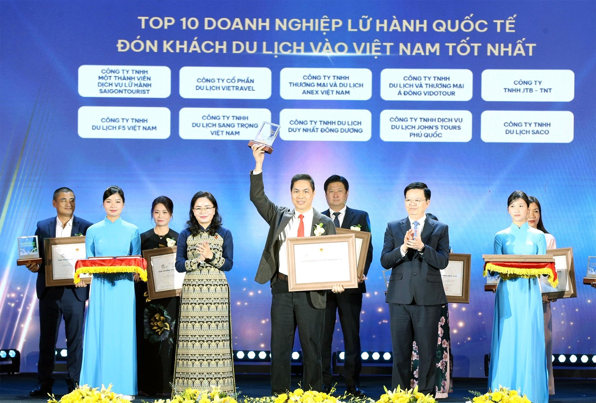 ពានរង្វាន់ទេសចរណ៍ 1.jpg
