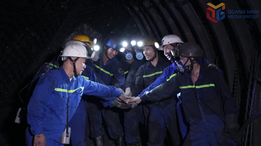 Cán bộ, công nhân Phân xưởn Khai thác 1, Công ty CP Than Vàng Danh quyết tâm thi đua đạt kết quả tốt chào mừng thành công Đại hội.
