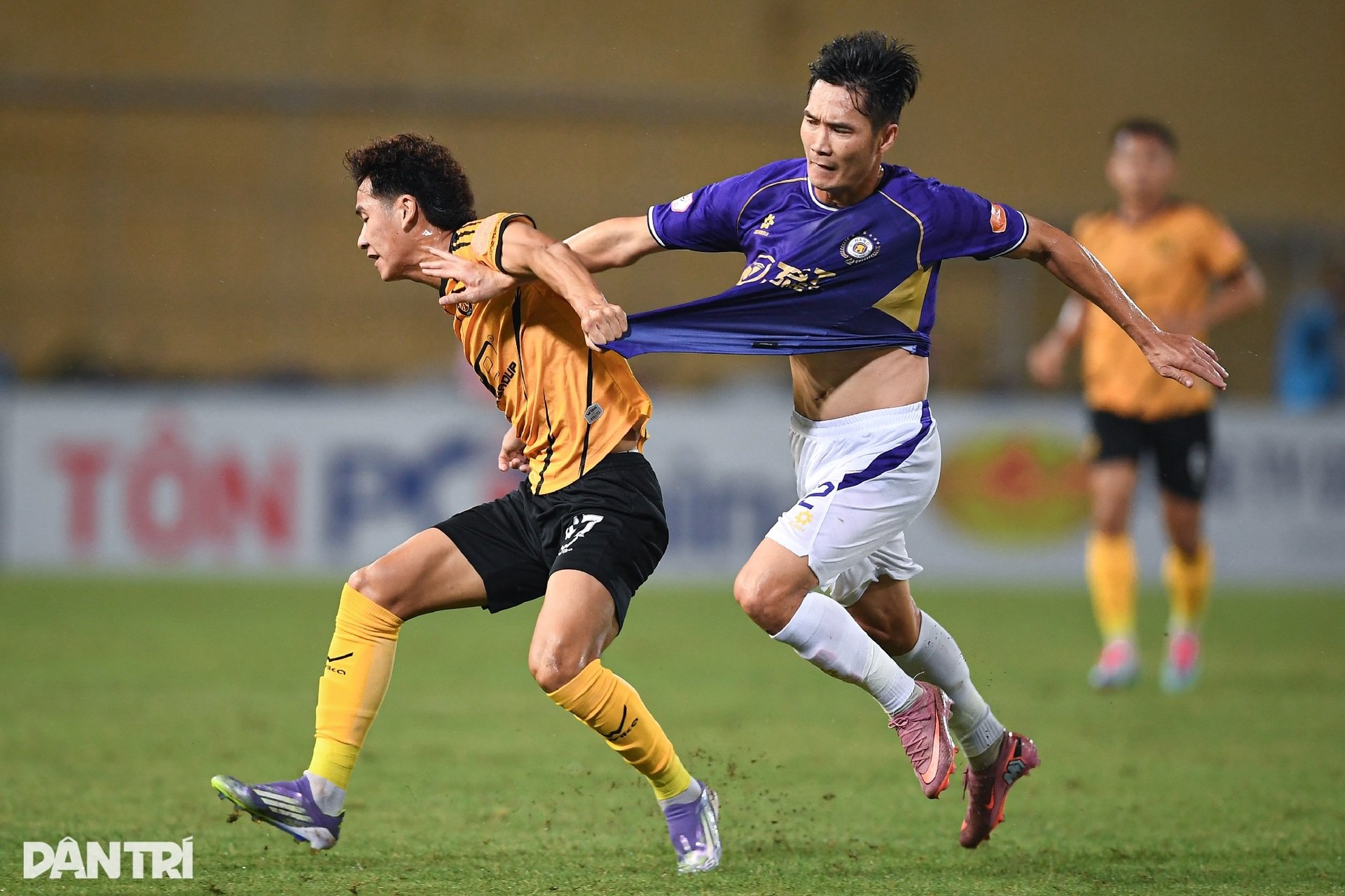 Khoảnh khắc chói sáng của ngoại binh mang 3 điểm quý giá về cho Hà Nội FC - 6