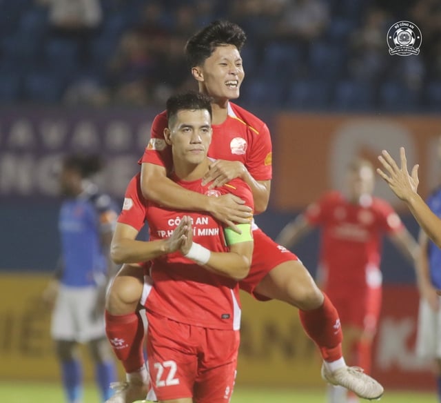 CLB CA TP.HCM và HLV Huỳnh Đức đã tăng tốc, sẵn sàng đua vô địch V-League
- Ảnh 1.