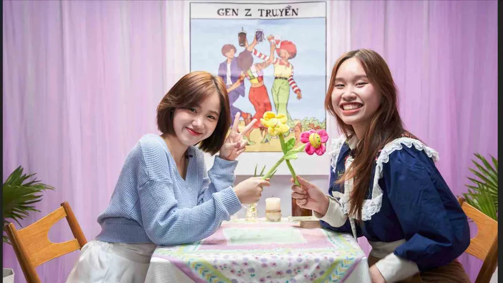 메이찬(왼쪽)과 붕(오른쪽)은 삶과 학습 과정에 대한 흥미로운 이야기 덕분에 콘텐츠 제작 분야에서 성공을 거두었습니다.