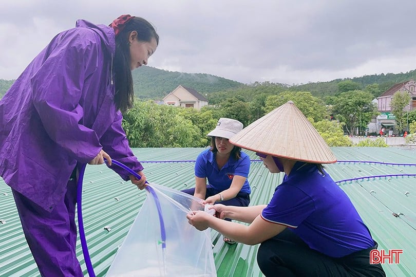 Đoàn viên, thanh niên xã Gia Hanh nhanh tay thực hiện các phần việc ứng phó với bão số 10.