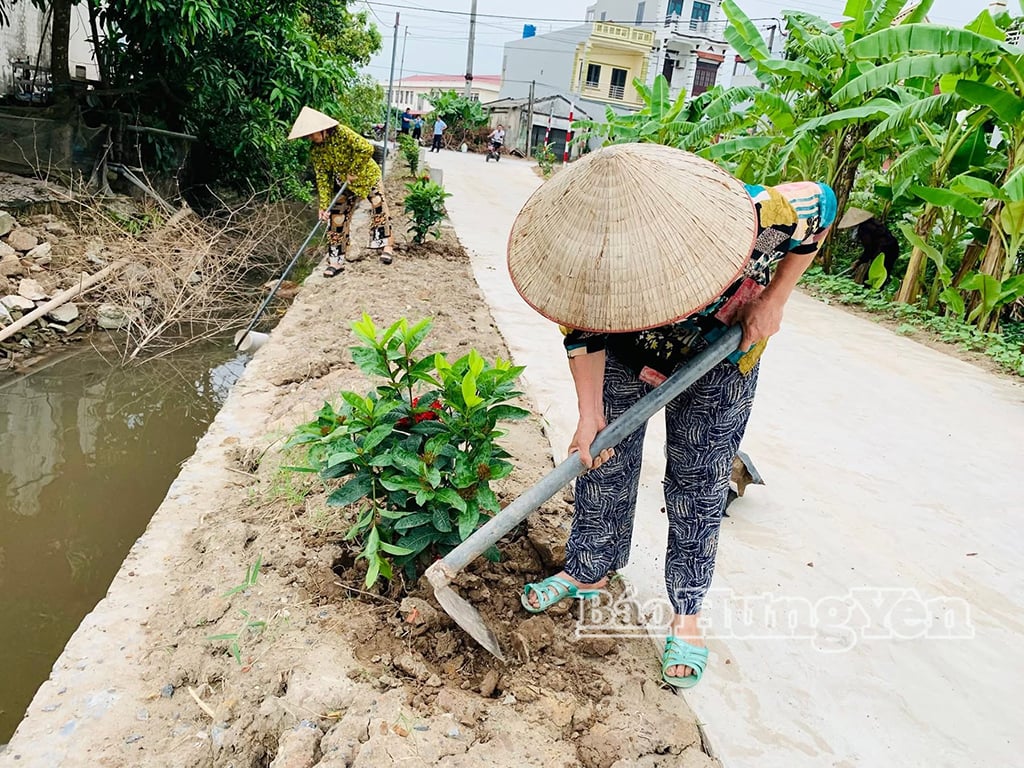 ເສັ້ນທາງດອກໄມ້ຍາວເກືອບ 500 ແມັດ.