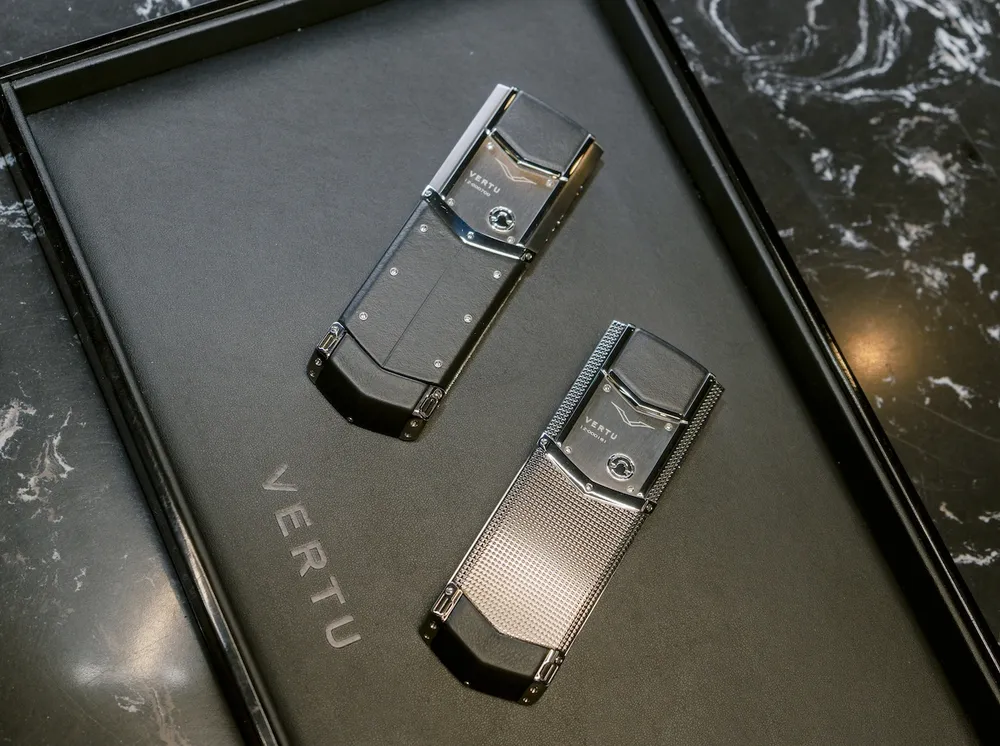 Vertu Vietnam – Eredeti Vertu Signature V 4G.JPG