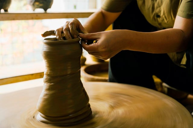 Làng gốm hơn 500 năm tuổi được vinh danh 'Điểm du lịch cộng đồng tốt nhất'- Ảnh 2.