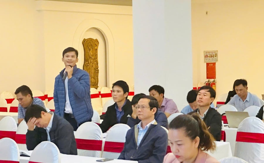 cac-dai-bieu-trao-doi-thao-luan-tai-hoi-nghi.jpg