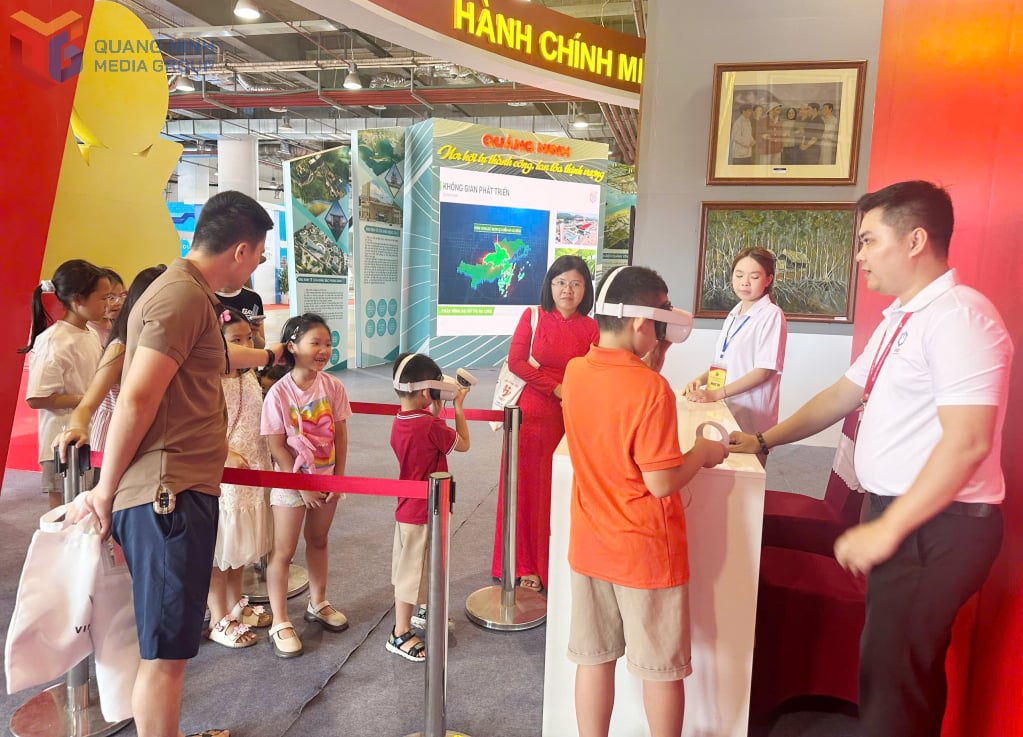 Children enjoy visiting tourist attractions in the province.