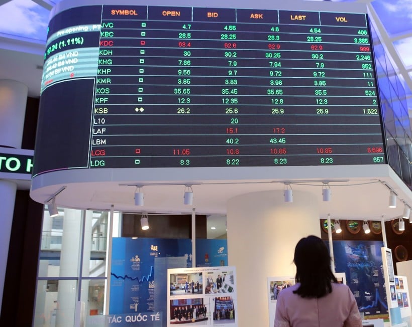 取引週の終わりに、VN指数は0.13%の小幅上昇を記録し、1,660.70ポイントで取引を終えました。これは、重要な心理的サポートゾーンである1,600ポイントを上回ったままです。（写真：Vietnam+）