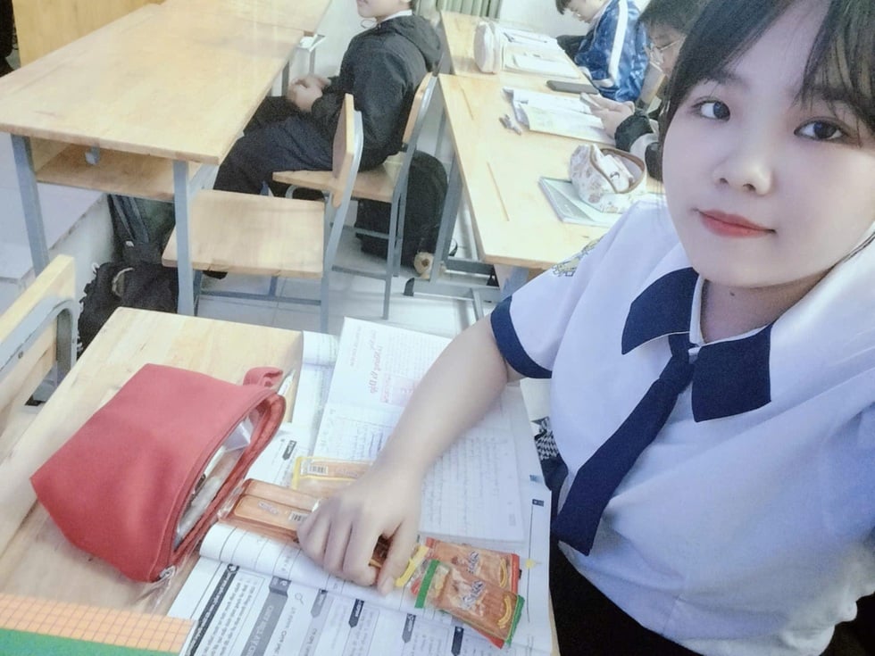 22 tuổi vào lớp 6: Hành trình viết lại tuổi thơ của cô gái bán vé số - 3