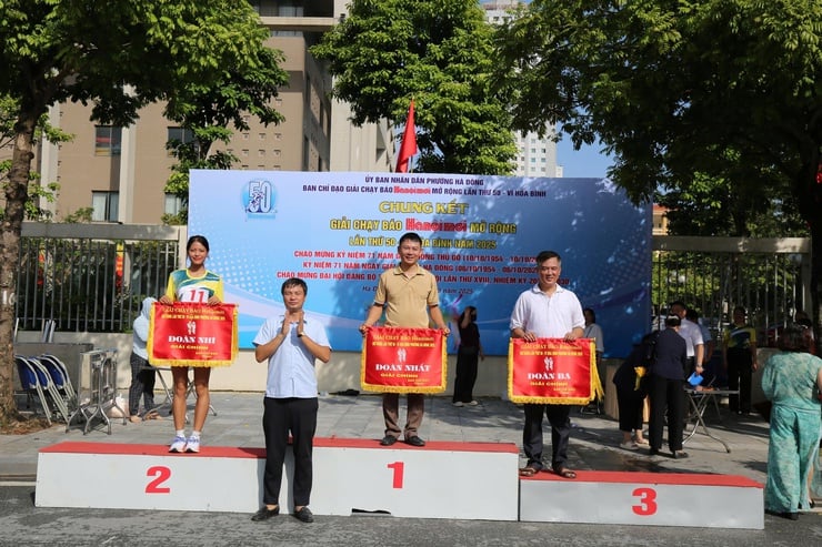 Sôi nổi Chung kết giải chạy Báo Hànộimới mở rộng lần thứ 50 tại phường Hà Đông- Ảnh 4.