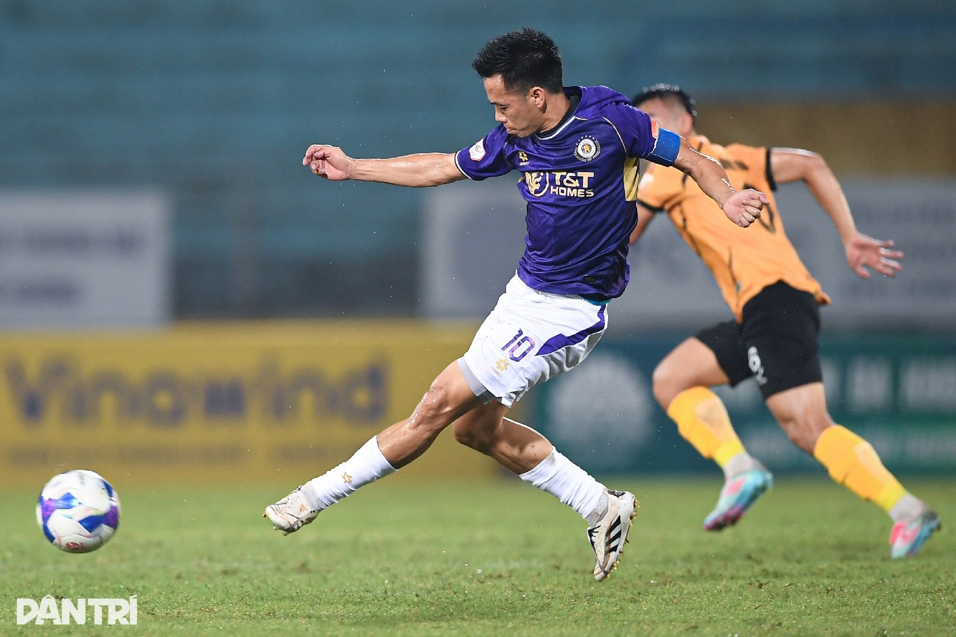 Khoảnh khắc chói sáng của ngoại binh mang 3 điểm quý giá về cho Hà Nội FC - 5