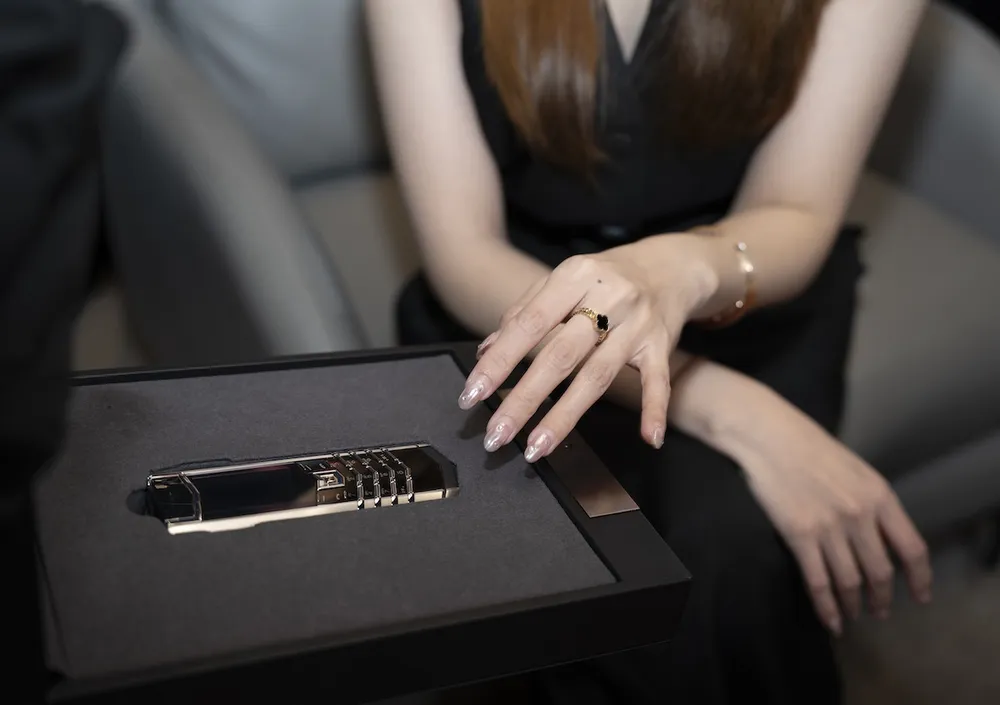 A Vertu Signature V különleges stílussal rendelkezik