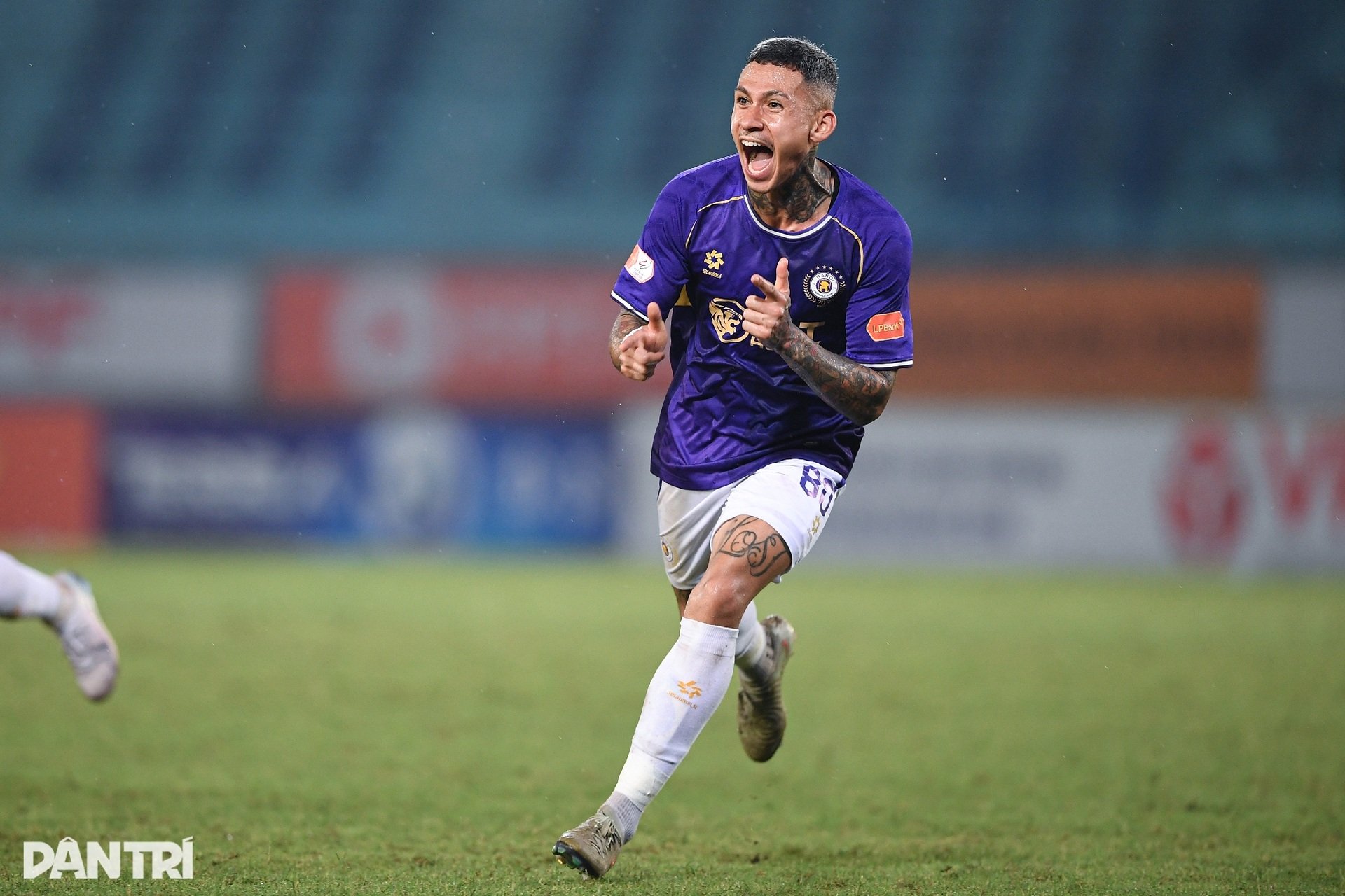 Khoảnh khắc chói sáng của ngoại binh mang 3 điểm quý giá về cho Hà Nội FC - 11