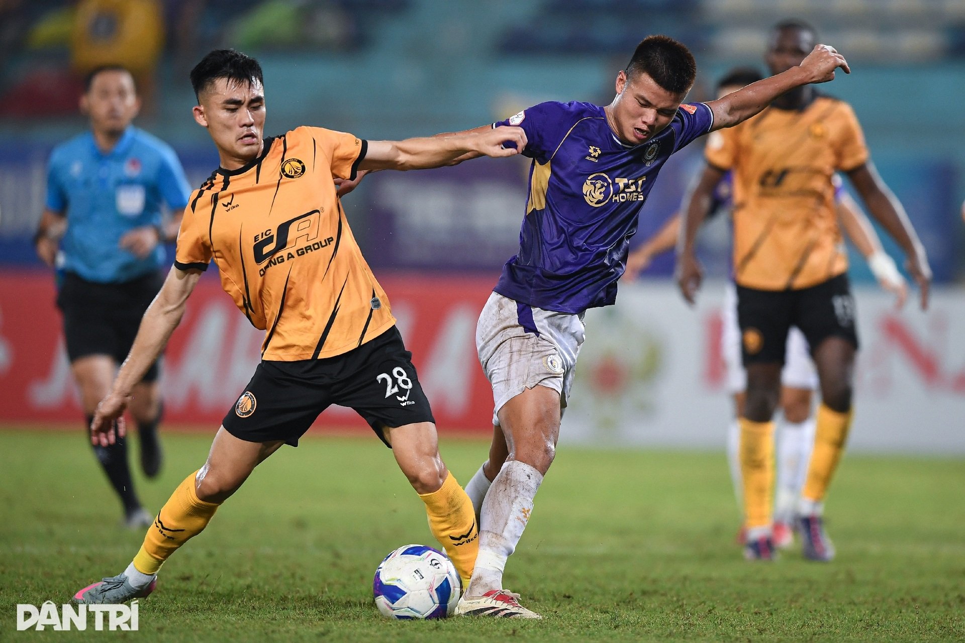 Khoảnh khắc chói sáng của ngoại binh mang 3 điểm quý giá về cho Hà Nội FC - 13