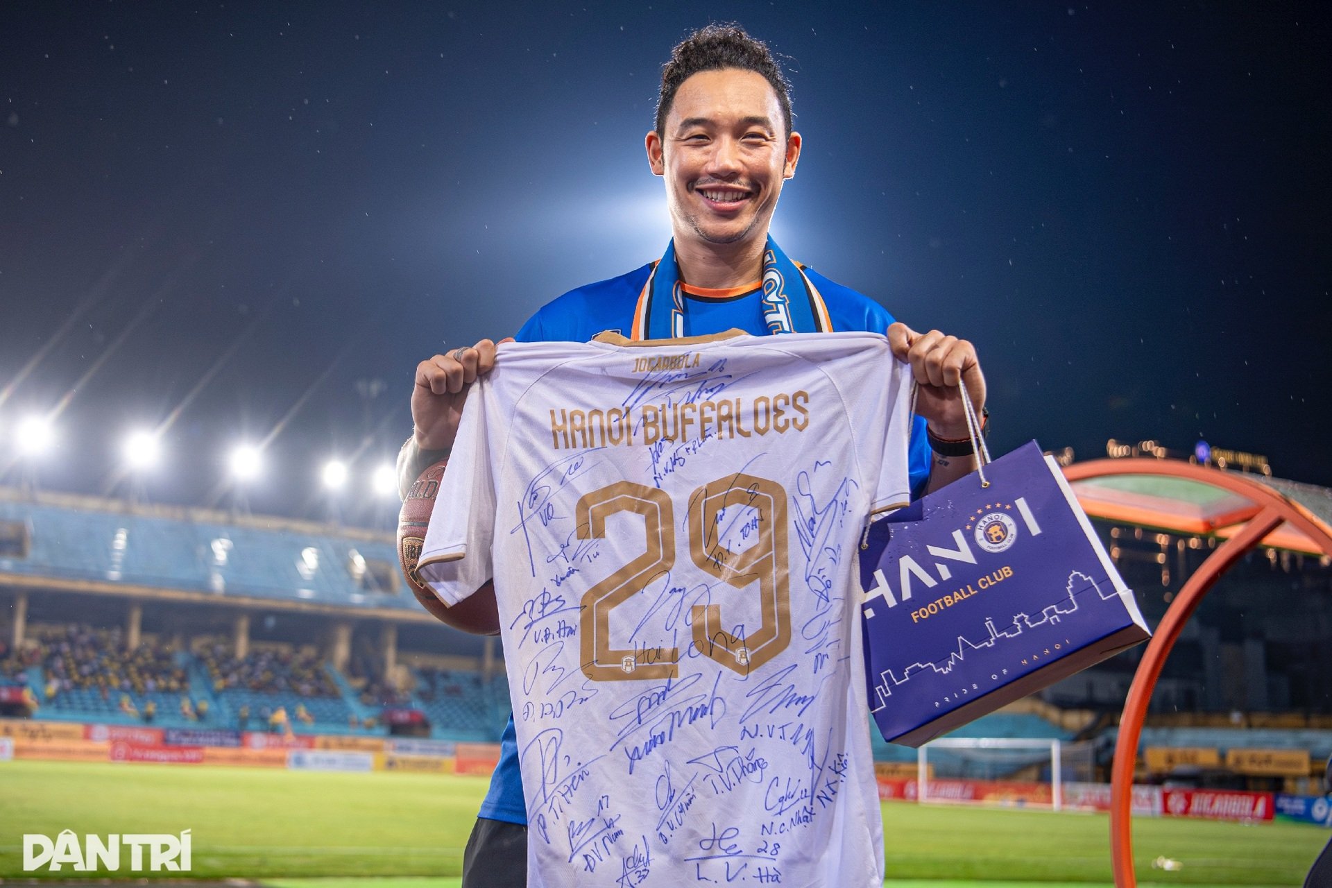 Màn giao lưu bóng đá - bóng rổ độc đáo giữa Hà Nội FC và Hanoi Buffaloes - 14