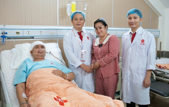Cứu sống bệnh nhân bị khối u sọ hầu kích thước lớn, chèn ép tuyến yên - Ảnh 4.