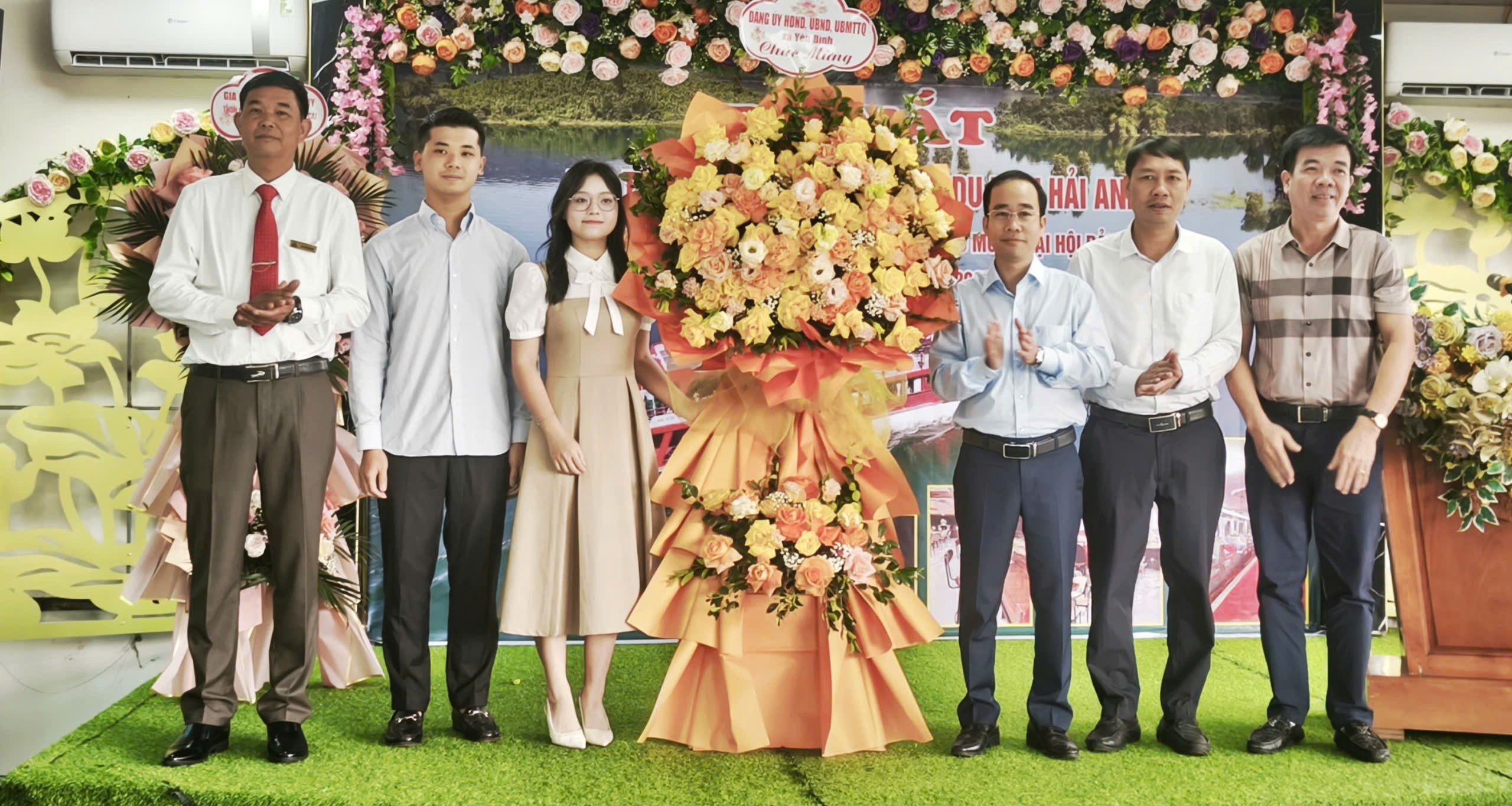 leader-of-the-hoa-plant-plant-holding-office.jpg