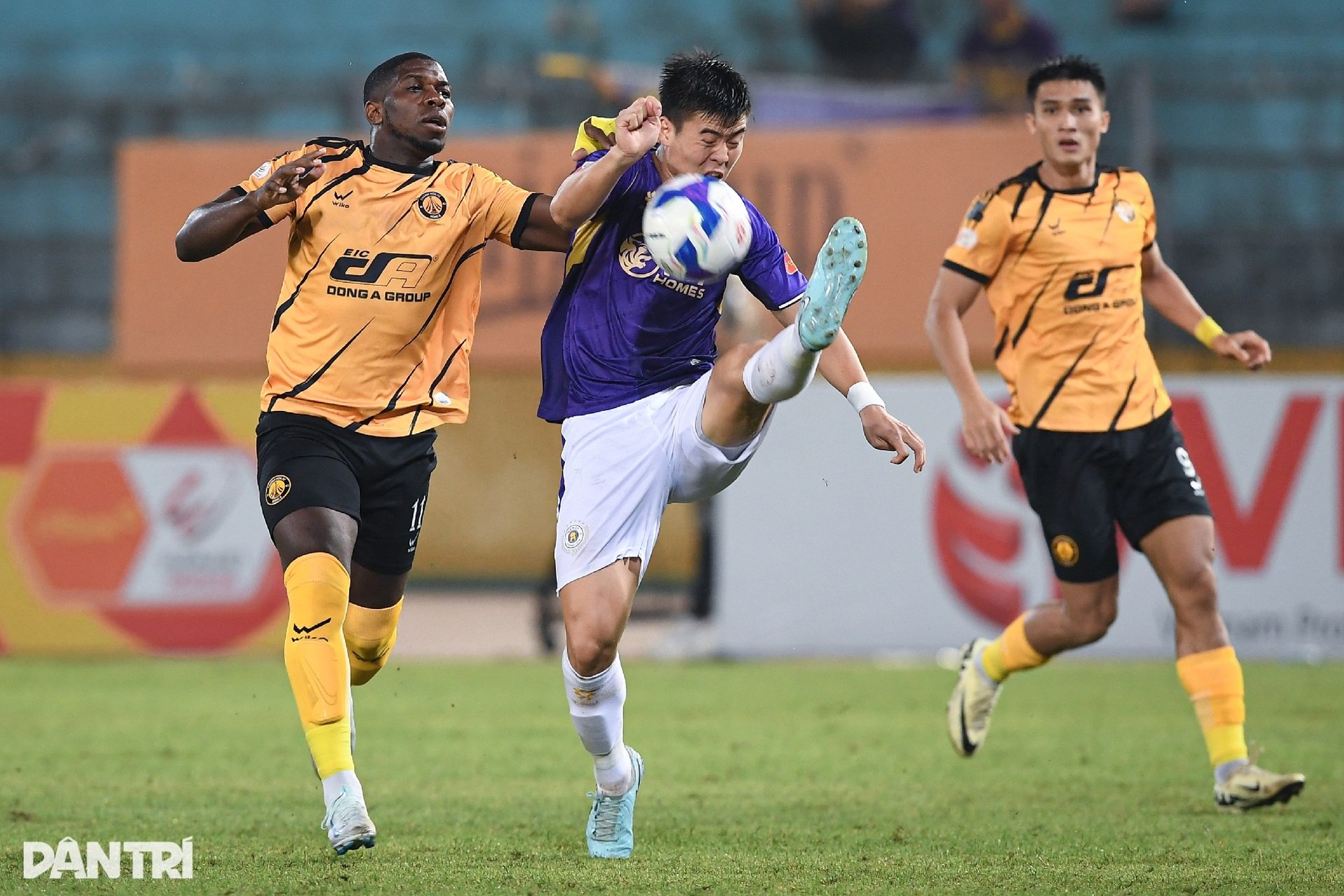 Khoảnh khắc chói sáng của ngoại binh mang 3 điểm quý giá về cho Hà Nội FC - 1