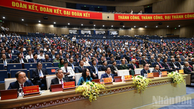 Các đồng chí lãnh đạo, các đại biểu tham dự Đại hội (Ảnh: TRẦN HẢI).