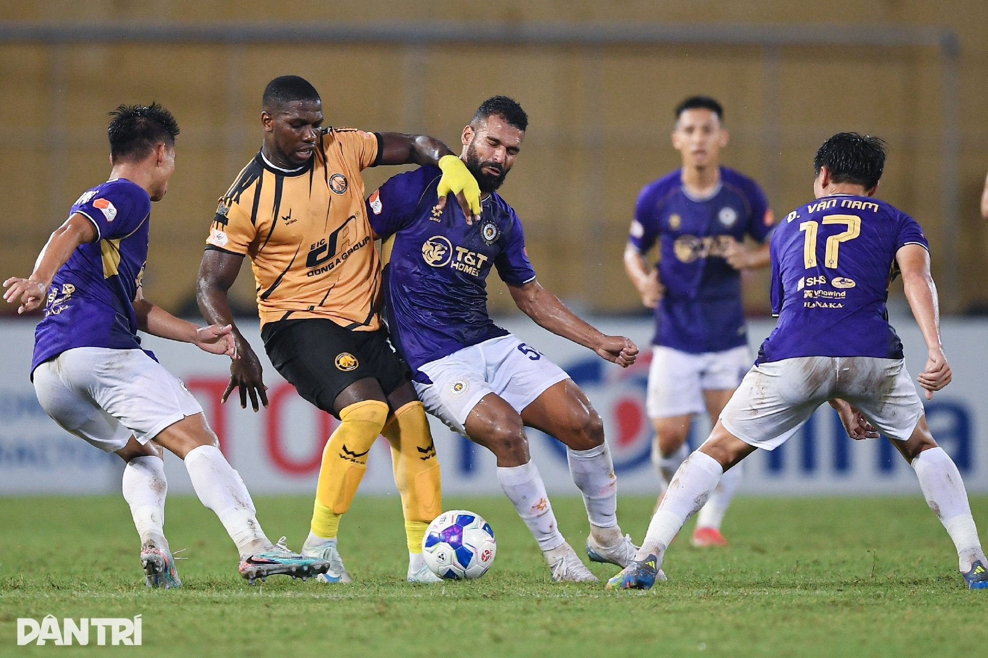 Khoảnh khắc chói sáng của ngoại binh mang 3 điểm quý giá về cho Hà Nội FC - 8