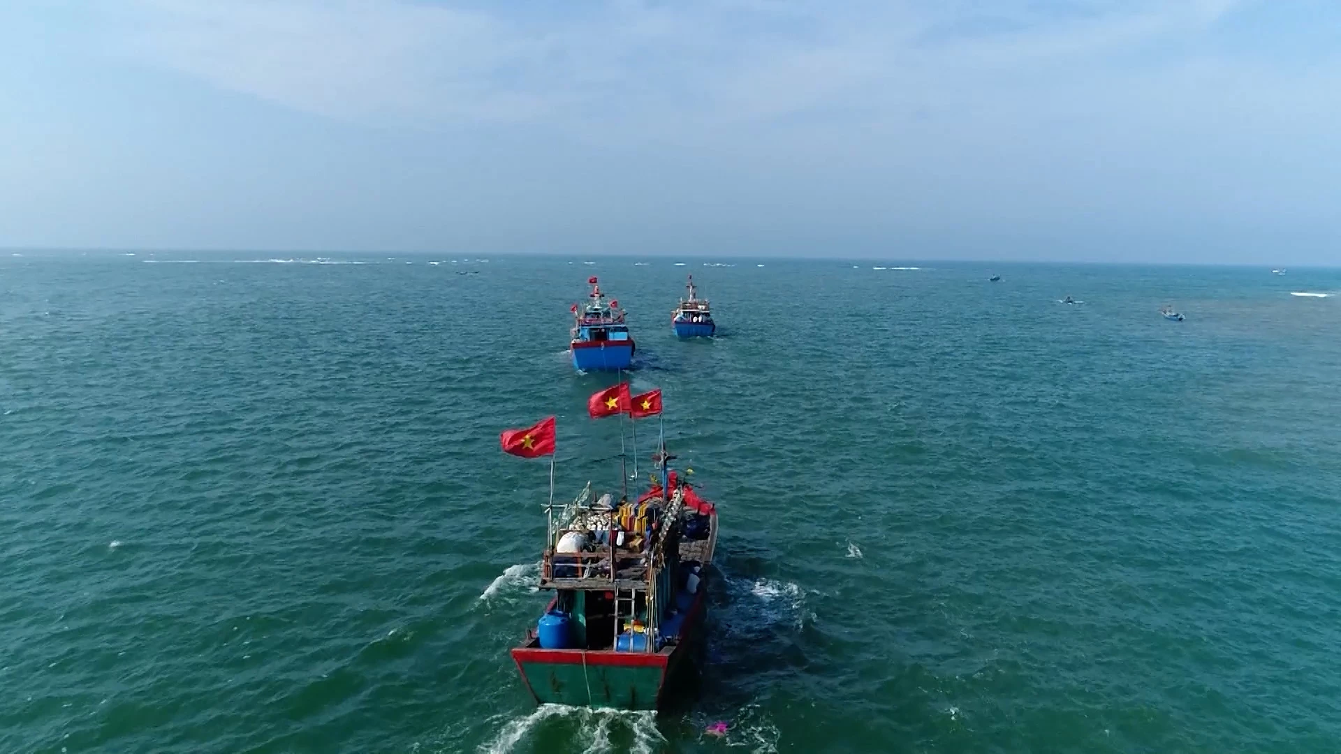 Photo: Quang Tri fishermen confidently go to sea - Photo: B.C