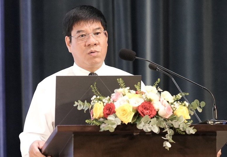 លោក Huynh Van Chuong បាននិយាយថា គេរំពឹងថាចាប់ពីខែមិថុនាឆ្នាំ 2027 ការប្រឡងសញ្ញាបត្រមធ្យមសិក្សាទុតិយភូមិនឹងត្រូវបានរៀបចំឡើងតាមកុំព្យូទ័រនៅទីតាំងដែលមានសមត្ថភាព។