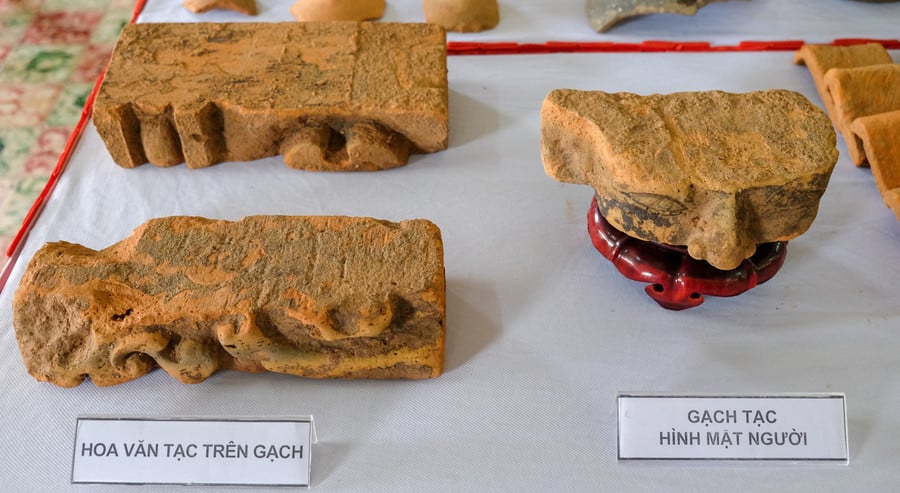 gach-tac-hoa-van-va-mat-nguoijpg.jpg