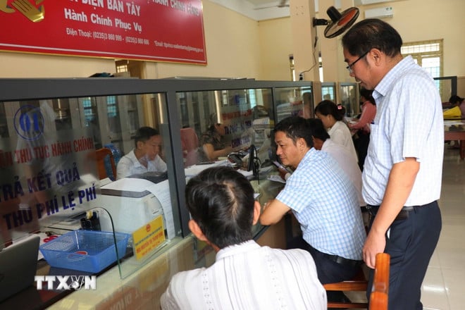 ttxvn-xa-dien-ban-tay.jpg