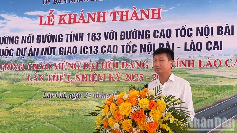 សមមិត្ត Tran Huy Tuan ប្រធានគណៈកម្មាធិការប្រជាជនខេត្ត Lao Cai ថ្លែងក្នុងពិធីសម្ពោធ។ (រូបថត៖ THANH SON)
