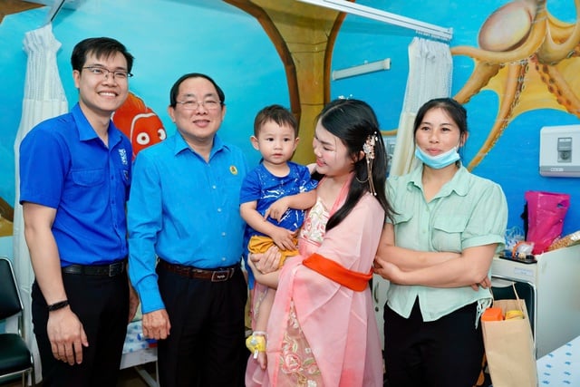 Bệnh viện Đại học Y Dược TP.HCM tổ chức Đêm hội trăng rằm - Ảnh 2.