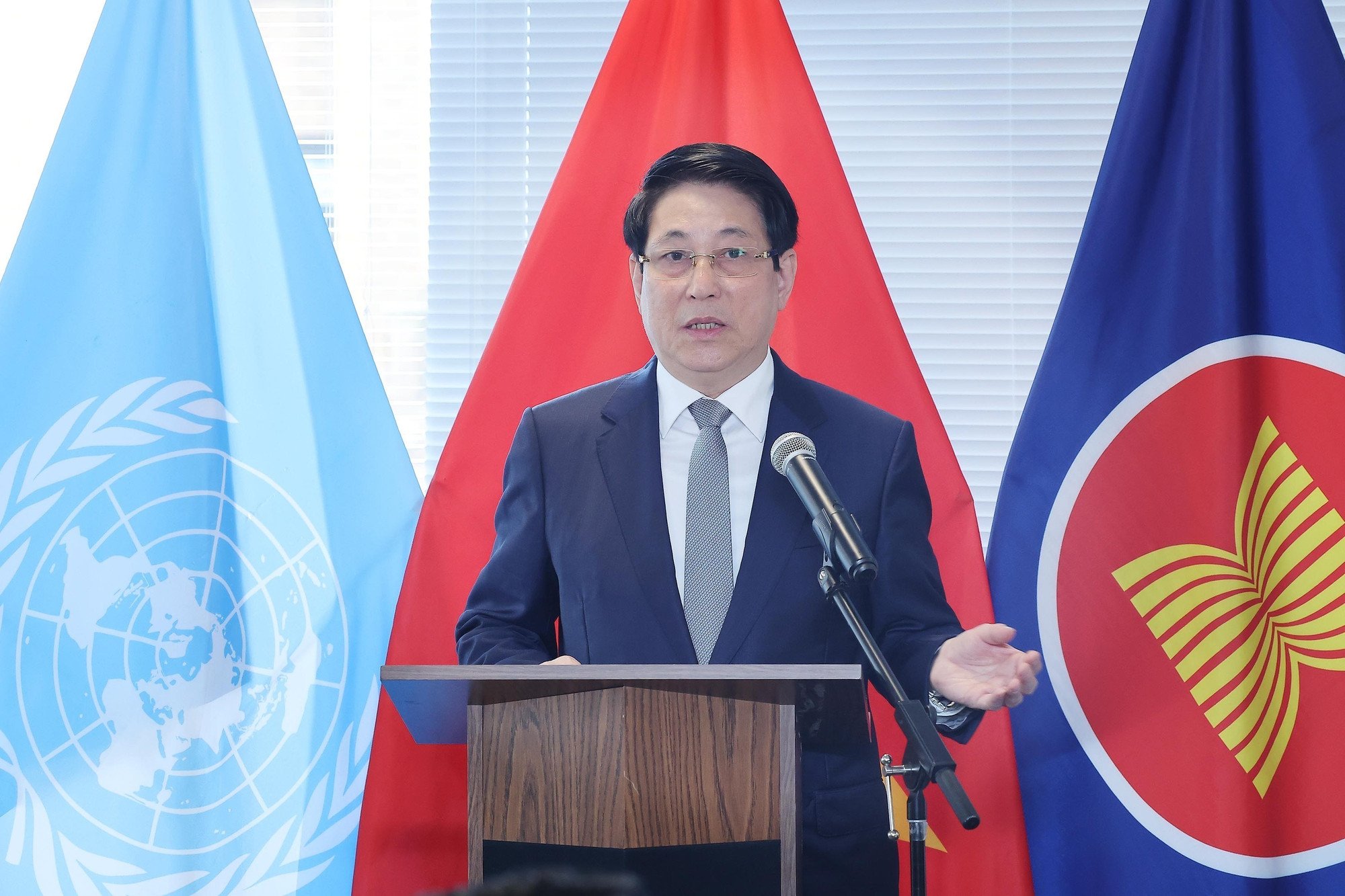 vna-potal-chu-tich-nuoc-tham-phai-doan-thuong-truc-viet-nam-tai-lien-hop-quoc-8295001.jpg